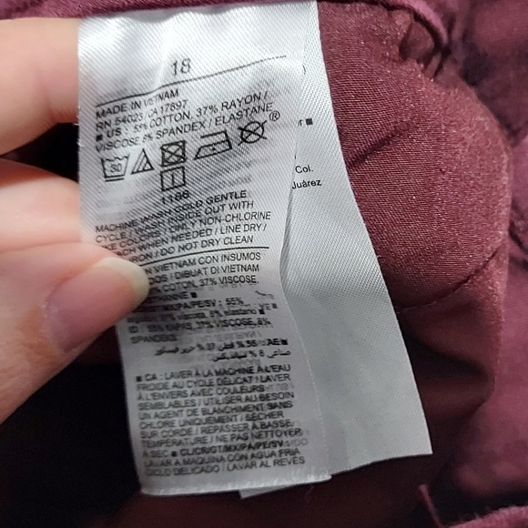 Old Navy Wine High-Rise Pixie Secret-Smooth Pockets Pant in Size 18 - Picture 10 of 11